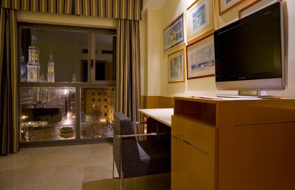 Nh Ciudad De Zaragoza Hotel Екстериор снимка