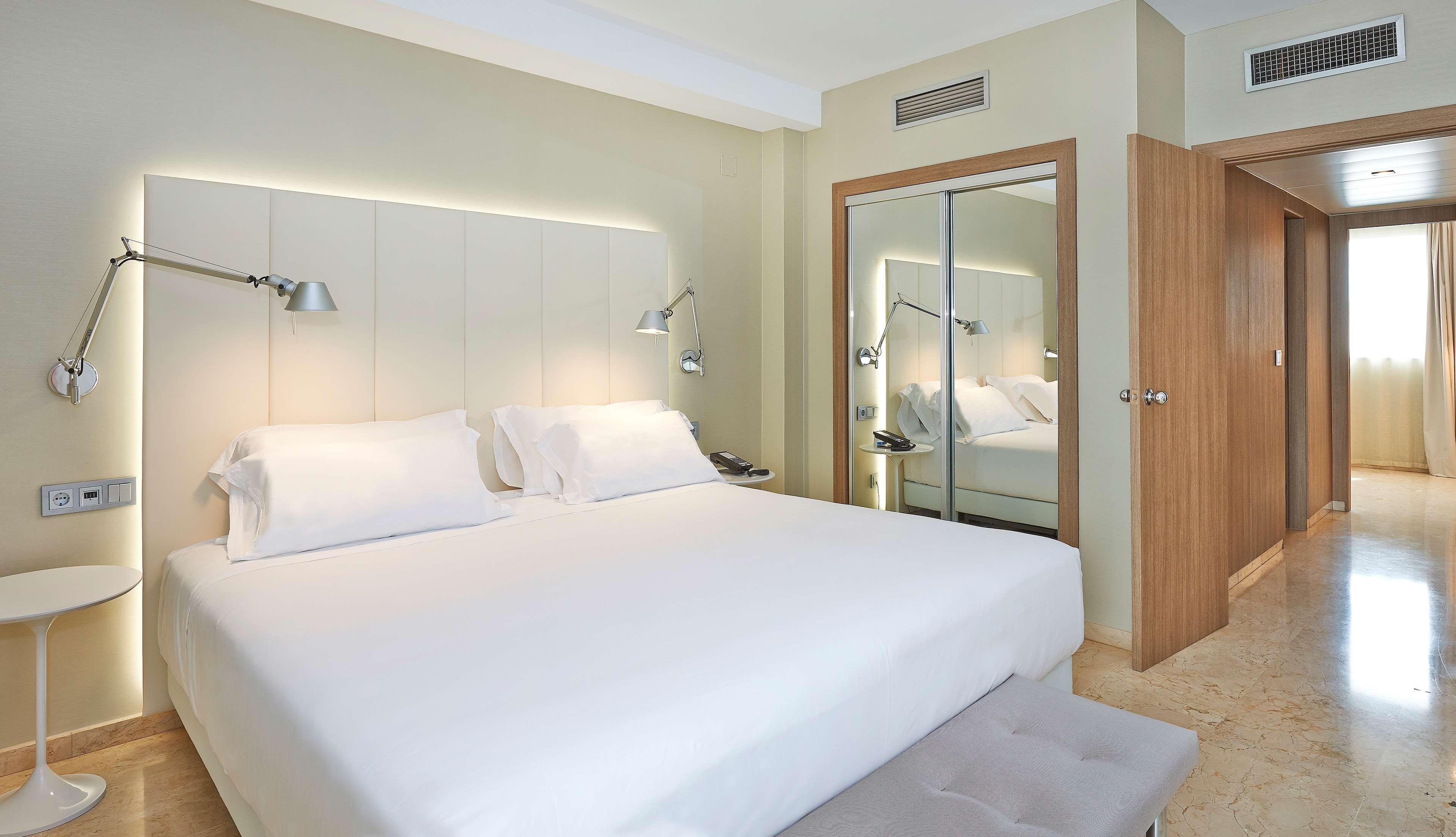 Nh Ciudad De Zaragoza Hotel Екстериор снимка