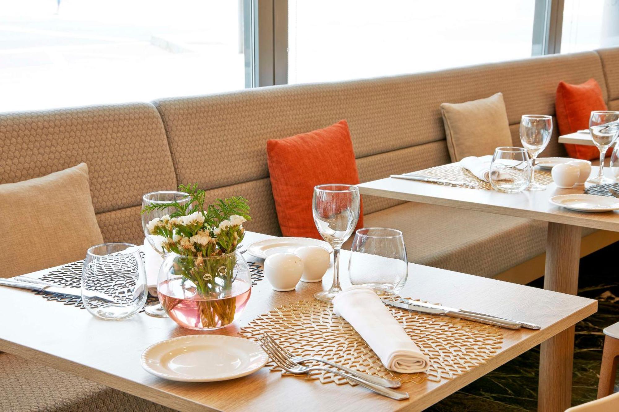 Nh Ciudad De Zaragoza Hotel Екстериор снимка